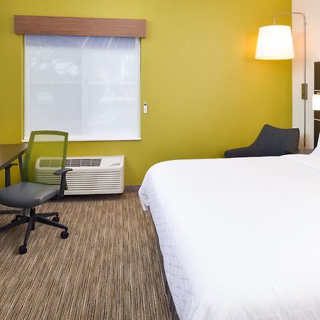 Holiday Inn Express Wixom By Ihg Esterno foto