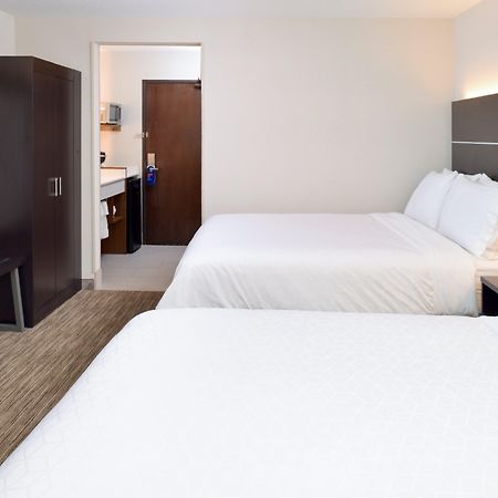 Holiday Inn Express Wixom By Ihg Esterno foto