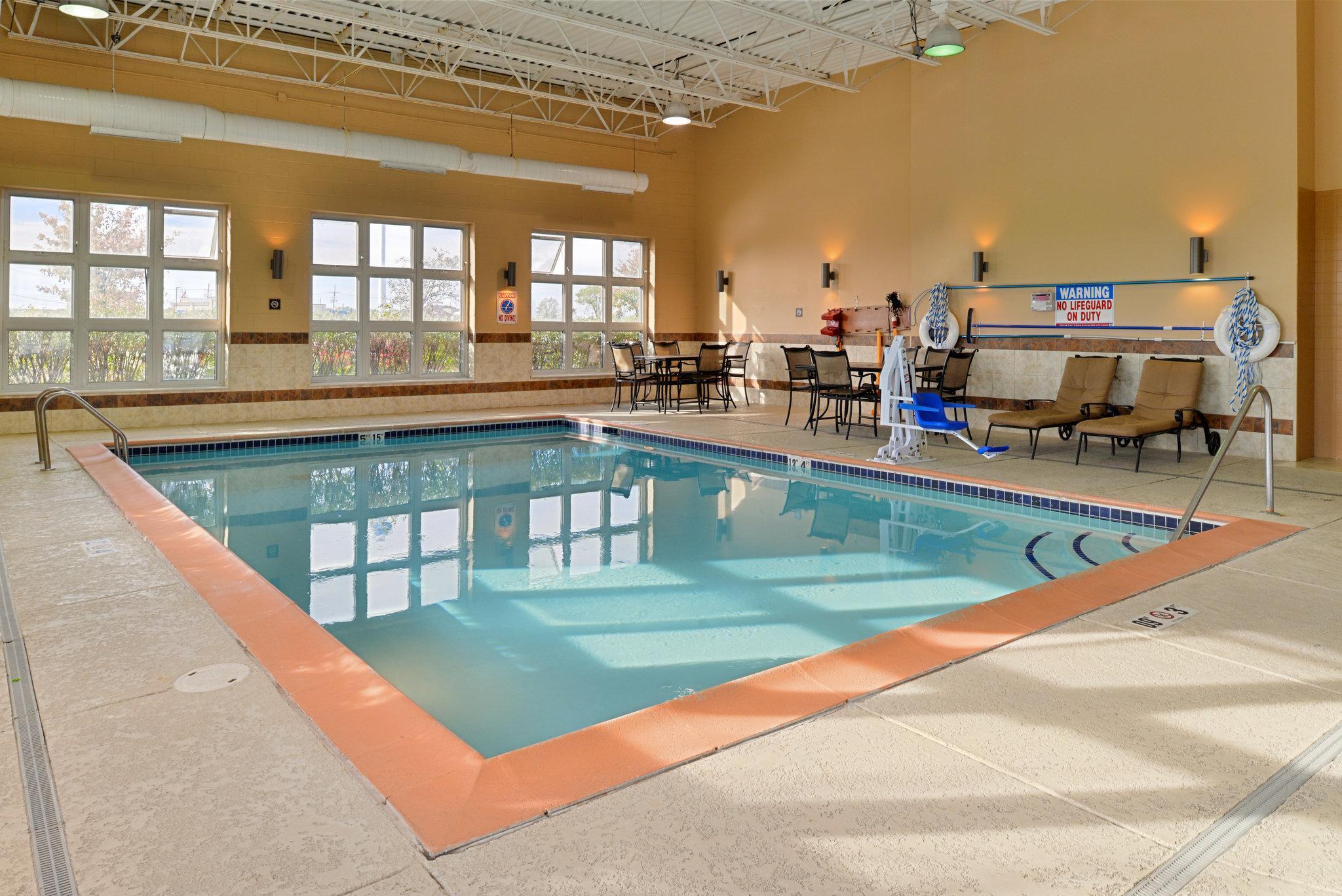 Holiday Inn Express Wixom By Ihg Esterno foto