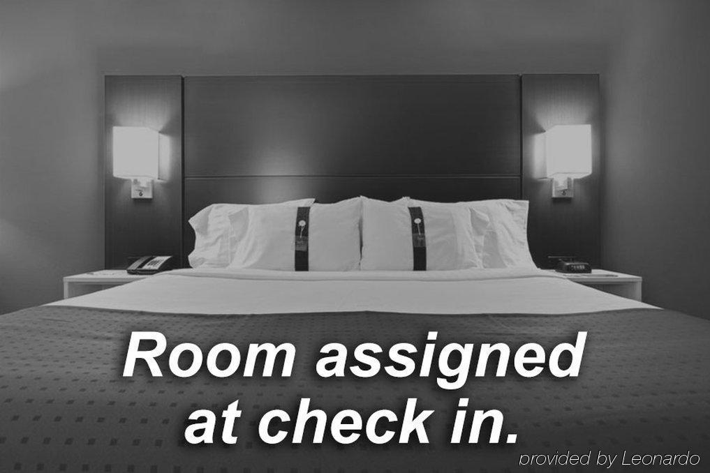 Holiday Inn Express Wixom By Ihg Esterno foto