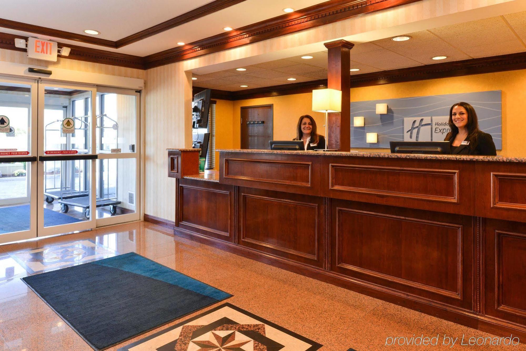 Holiday Inn Express Wixom By Ihg Esterno foto
