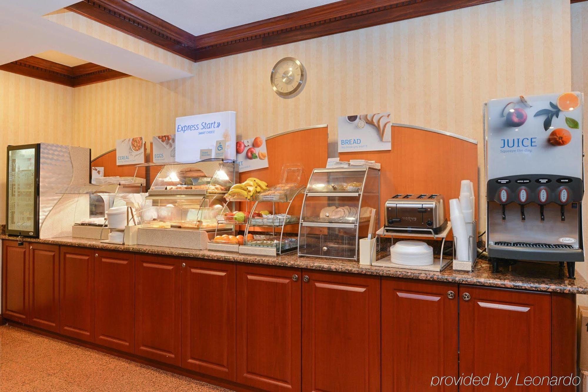 Holiday Inn Express Wixom By Ihg Esterno foto