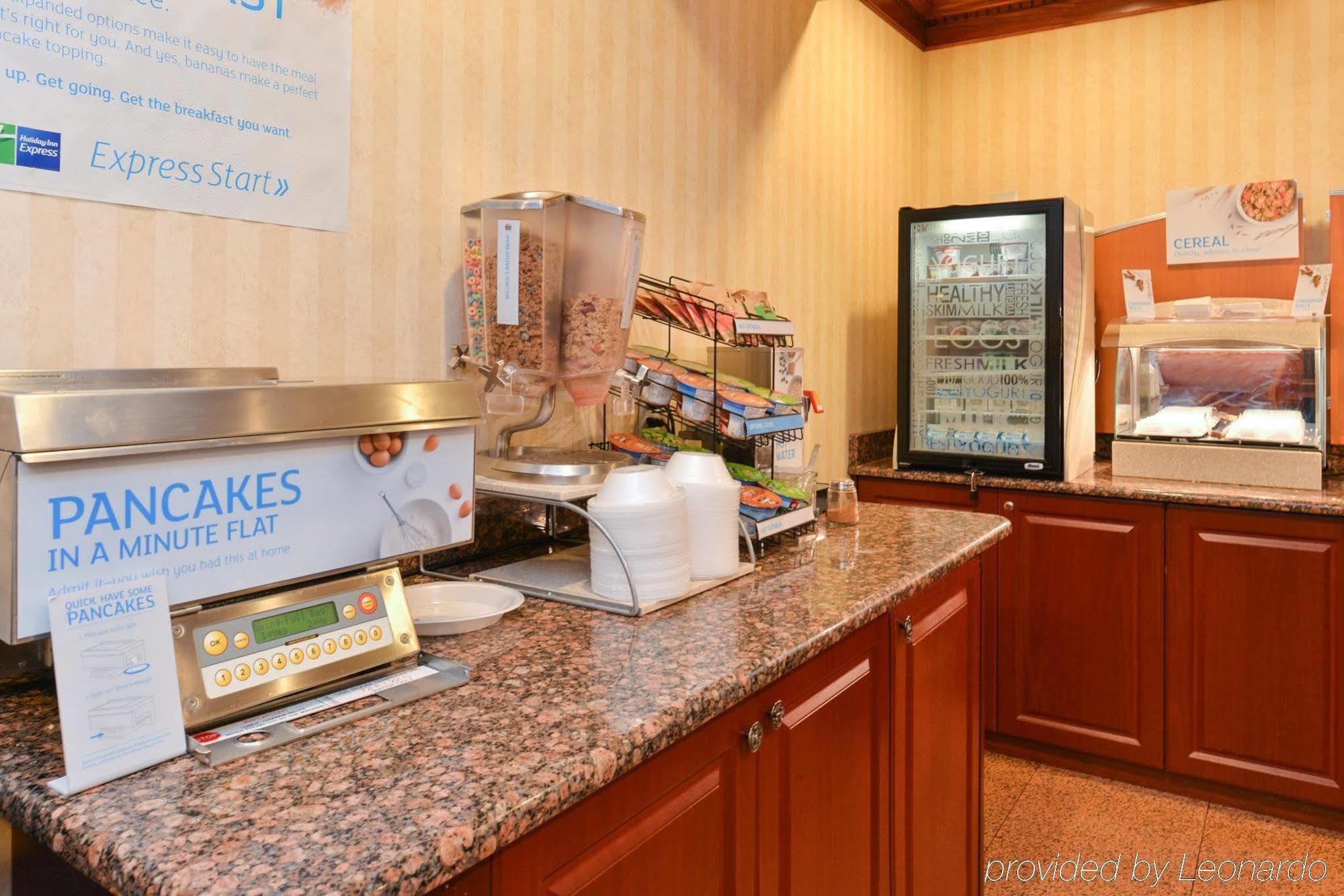 Holiday Inn Express Wixom By Ihg Esterno foto