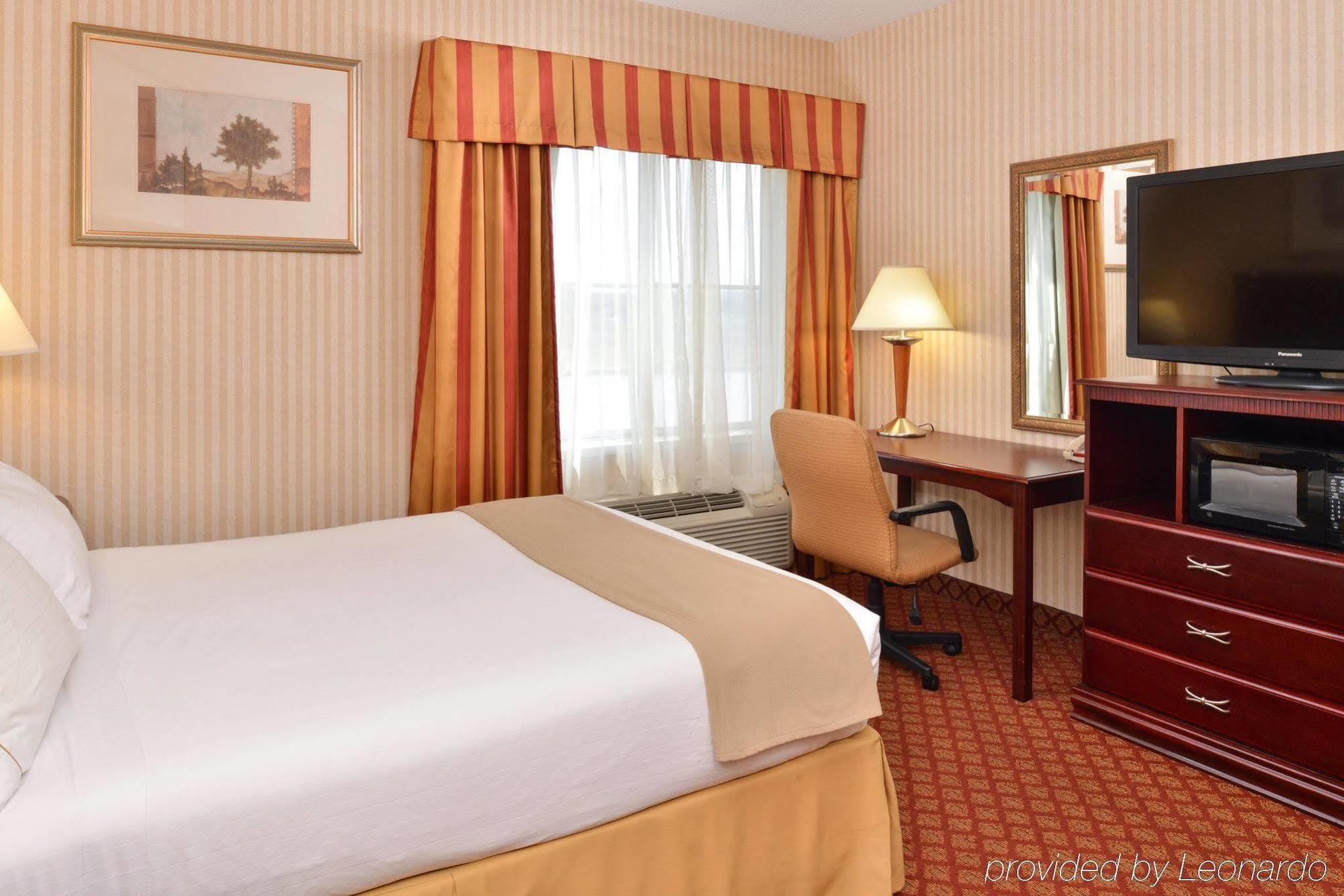 Holiday Inn Express Wixom By Ihg Esterno foto