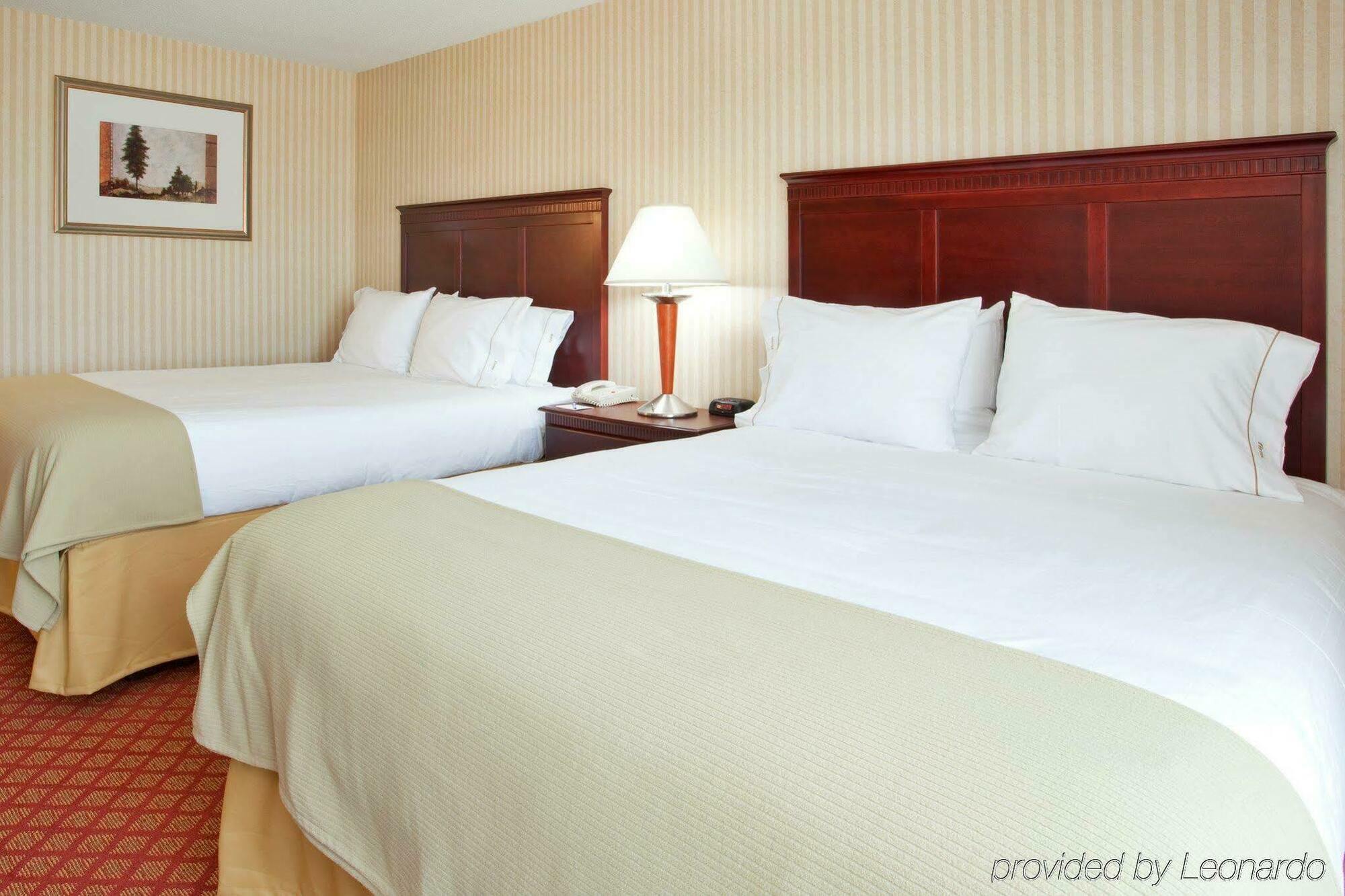 Holiday Inn Express Wixom By Ihg Esterno foto