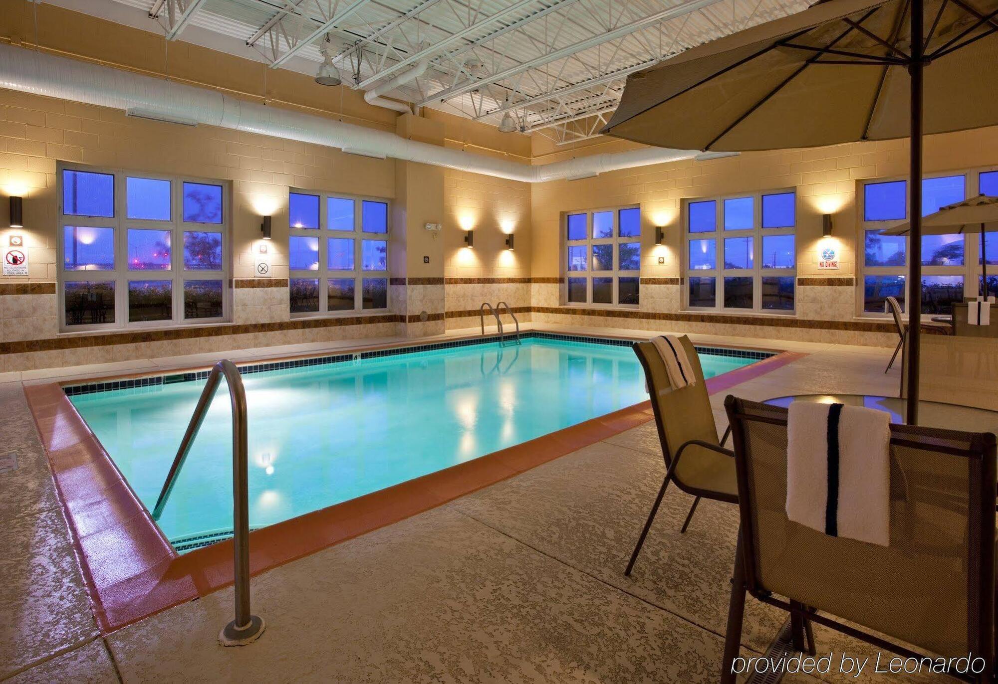 Holiday Inn Express Wixom By Ihg Esterno foto